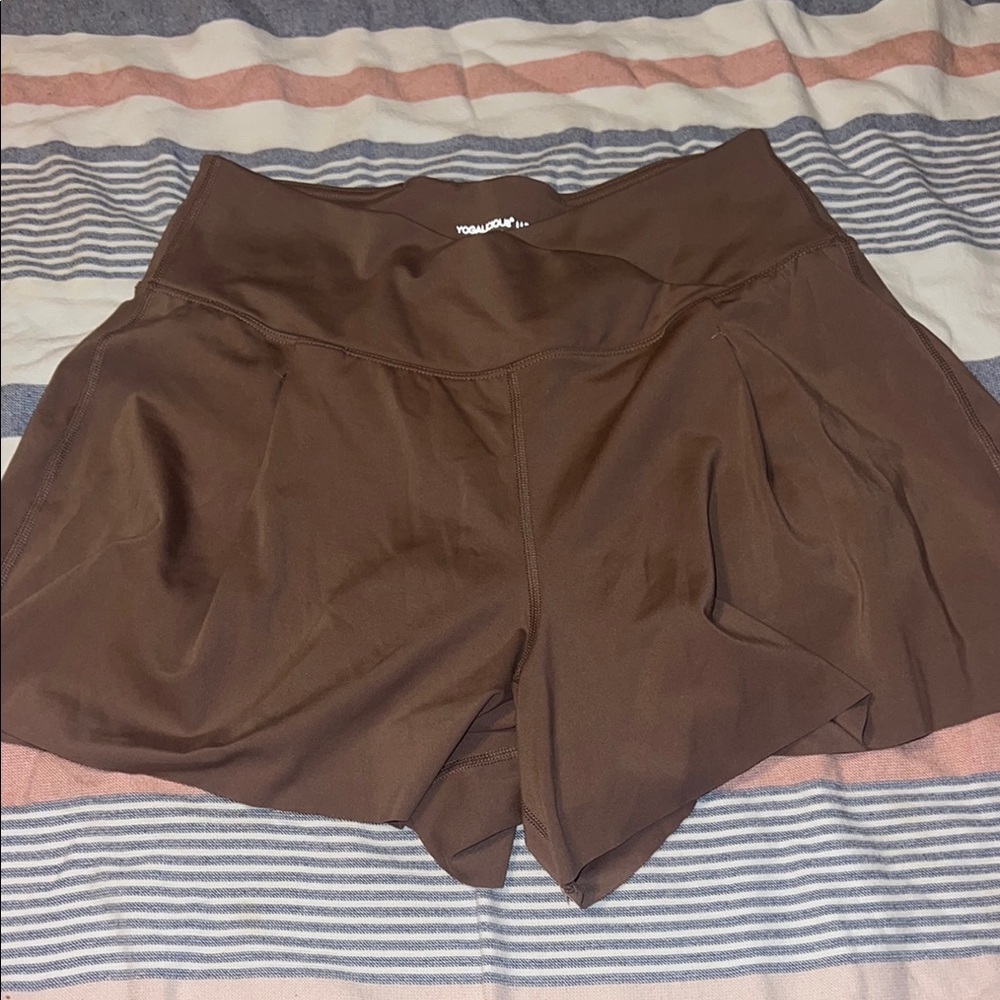 Lululemon Athletica Brown Athletic Shorts Lightweight Mid-Thigh